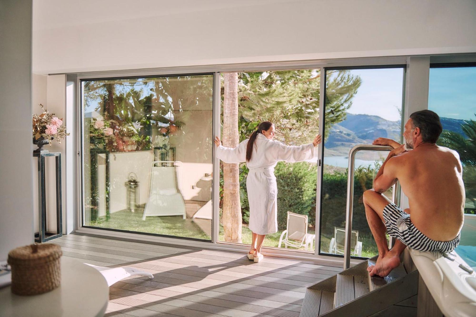 B Bou Hotel La Vinuela & Spa Exterior photo